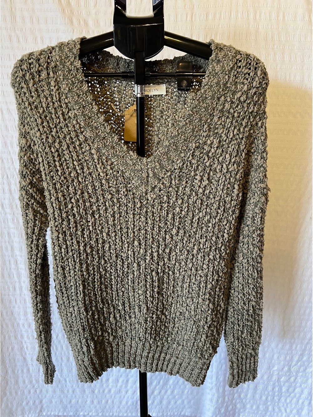 Madelyn Textured Knit Sweater Womenโs Size L Light Olive Gray Chunky Pullover